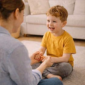 Hiperaktív gyerek nyugtatása: 7 módszer, ami tényleg működik (nem csak elméletben)