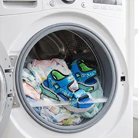 Gépben mosható gyerek szandál? – Igen, a Skechers tudja!